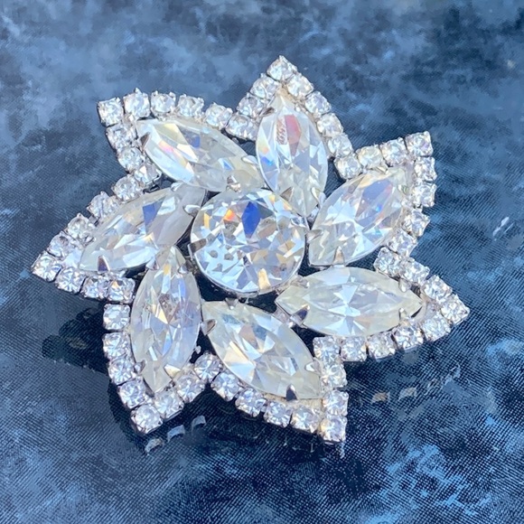 Signed WEISS Rhinestone Star Brooch Vintage Star Brooch Crystal White Rhinestone - Picture 1 of 5